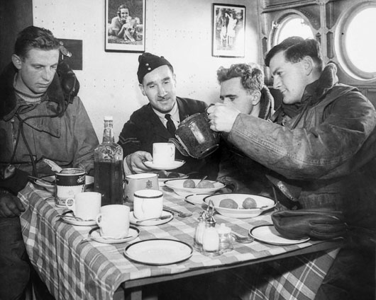 Crewmembers of a Sunderland flying boat squadron enjoying an in-flight meal (AWM 003496).