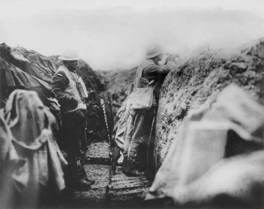 Two members of the 8th Battalion in Biscuit Trench, located in the front line east of Flers (AWM E00104).