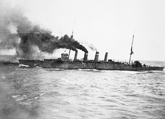 The RAN light cruiser HMAS Sydney steams towards Rabaul in the capture of German New Guinea, September 1914 (AWM EN0194).