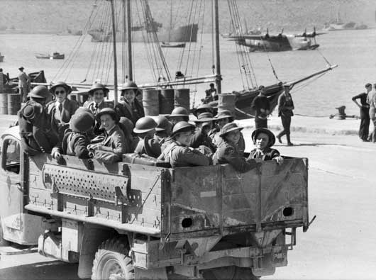 Part of an Australian and NZ hospital arrives safely in Crete, following evacuation from Greece (AWM 007614).